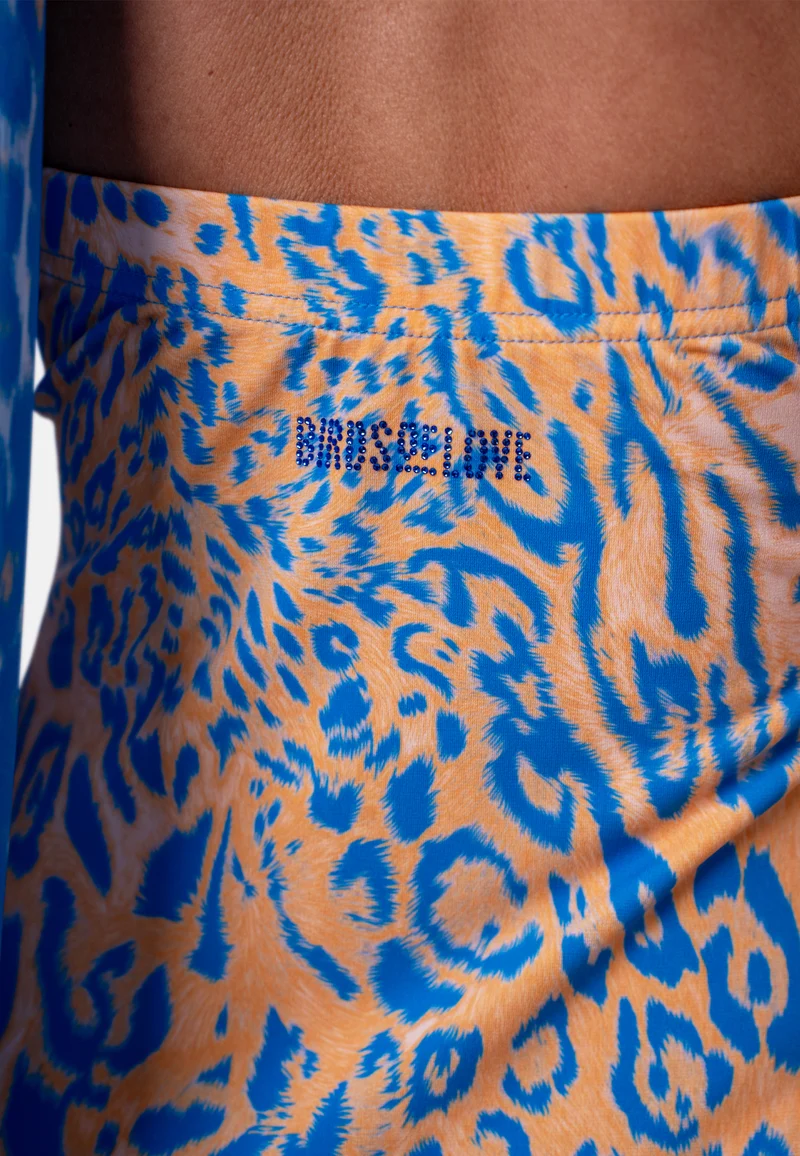 Asymmetrisches Bandeau-Kleid mit Animalprint und Volantsaum in Blau-Beige | Birds of Wild Grace by Birds of Love