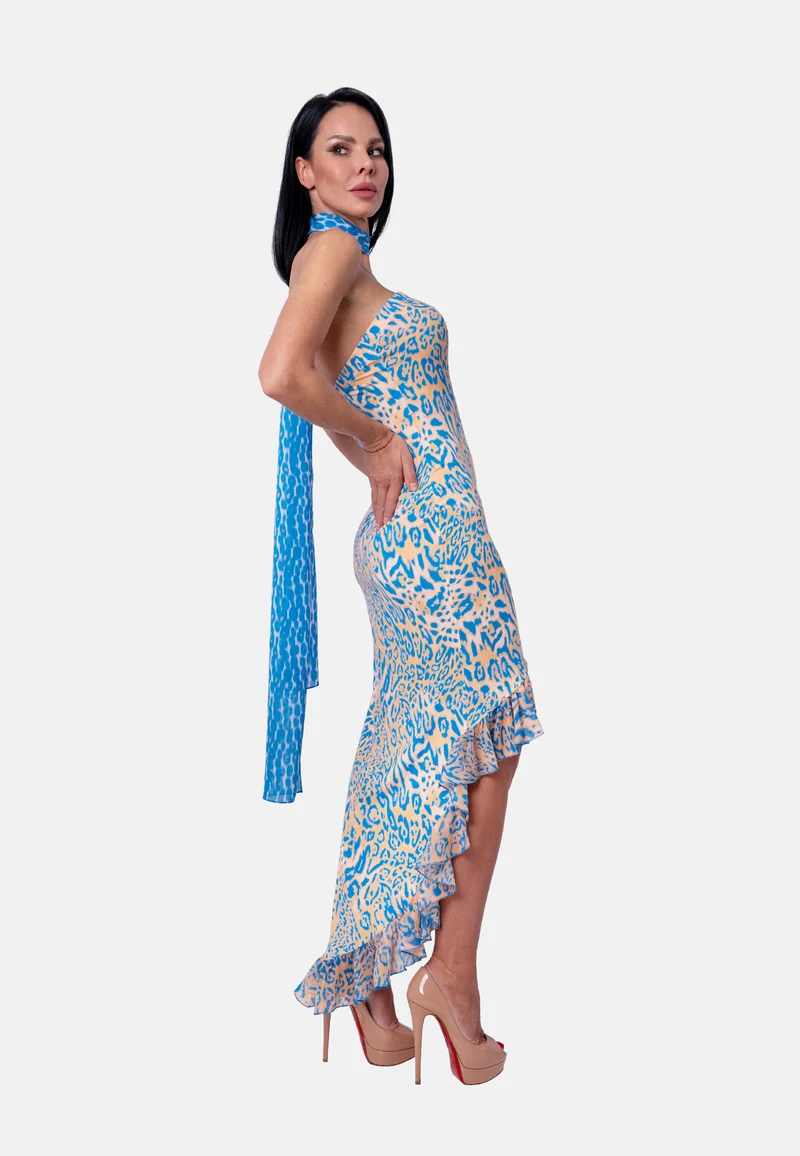 Asymmetrisches Bandeau-Kleid mit Animalprint und Volantsaum in Blau-Beige | Birds of Wild Grace by Birds of Love