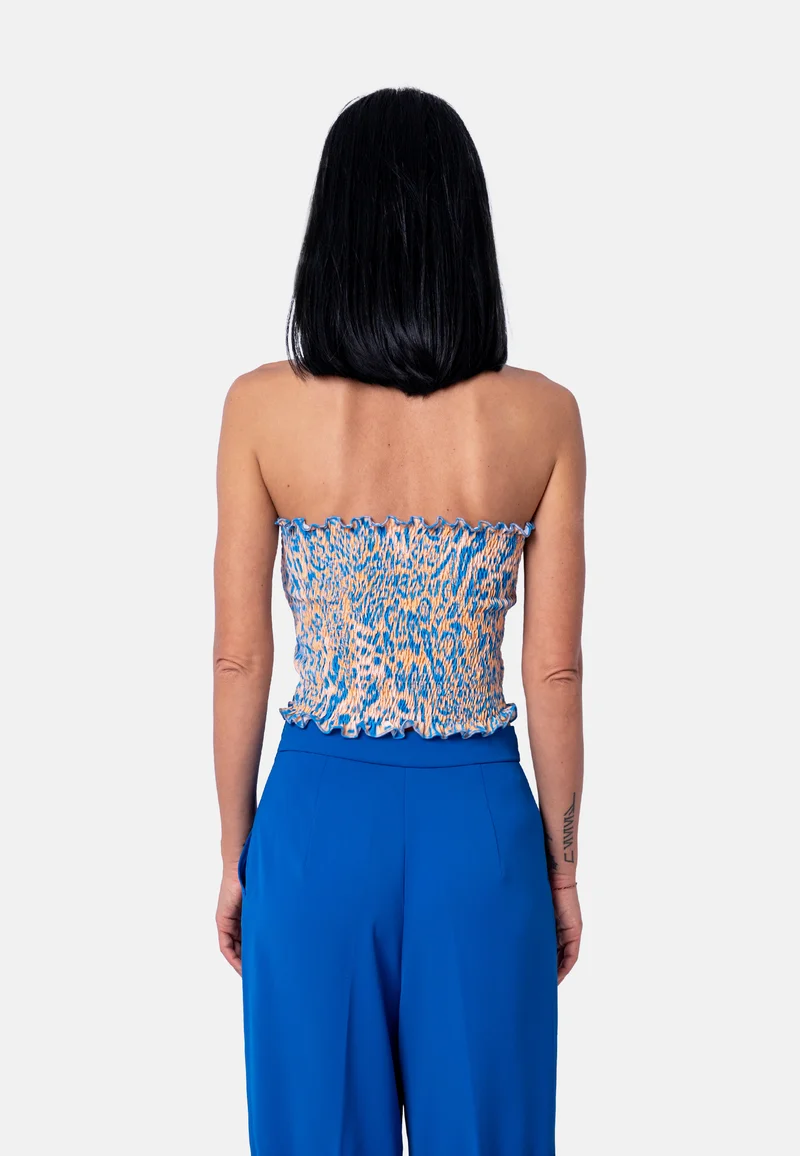 Trägerloses Crop-Top mit geraffter Struktur im Animalprint in Blau-Beige | Birds of Wild Grace by Birds of Love