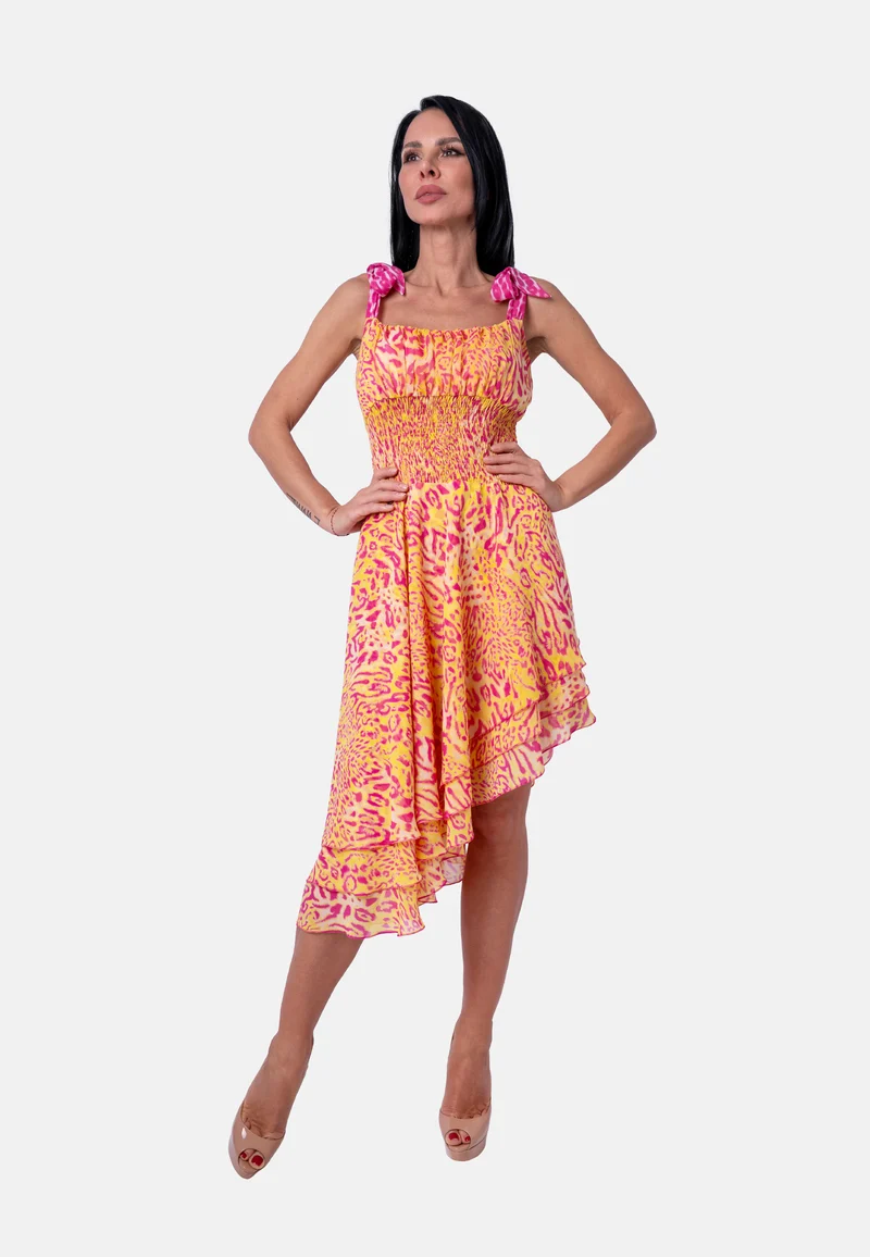 Asymmetrisches Kleid mit Bindeträgern und geraffierter Taille im Animalprint in Gelb-Pink | Birds of Wild Grace by Birds of Love