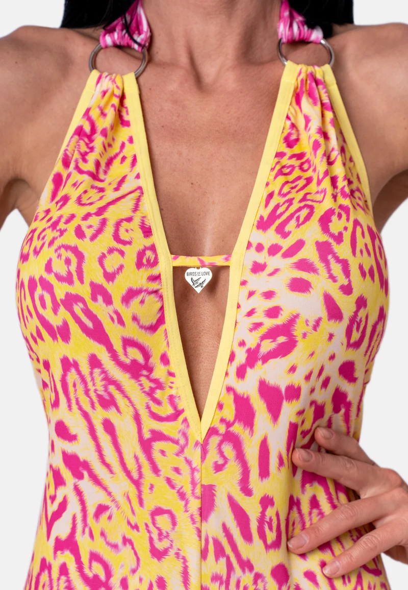 Figurbetonter Neckholder-Jumpsuit mit Animalprint in Gelb-Pink | Birds of Wild Grace by Birds of Love