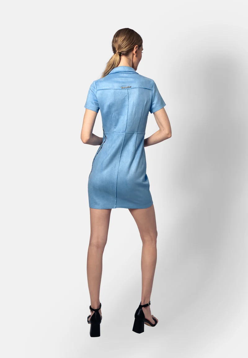 Eisblaues Minikleid aus veganem Ökoleder