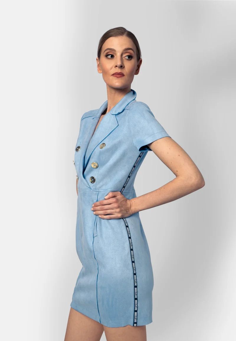Eisblaues Minikleid aus veganem Ökoleder