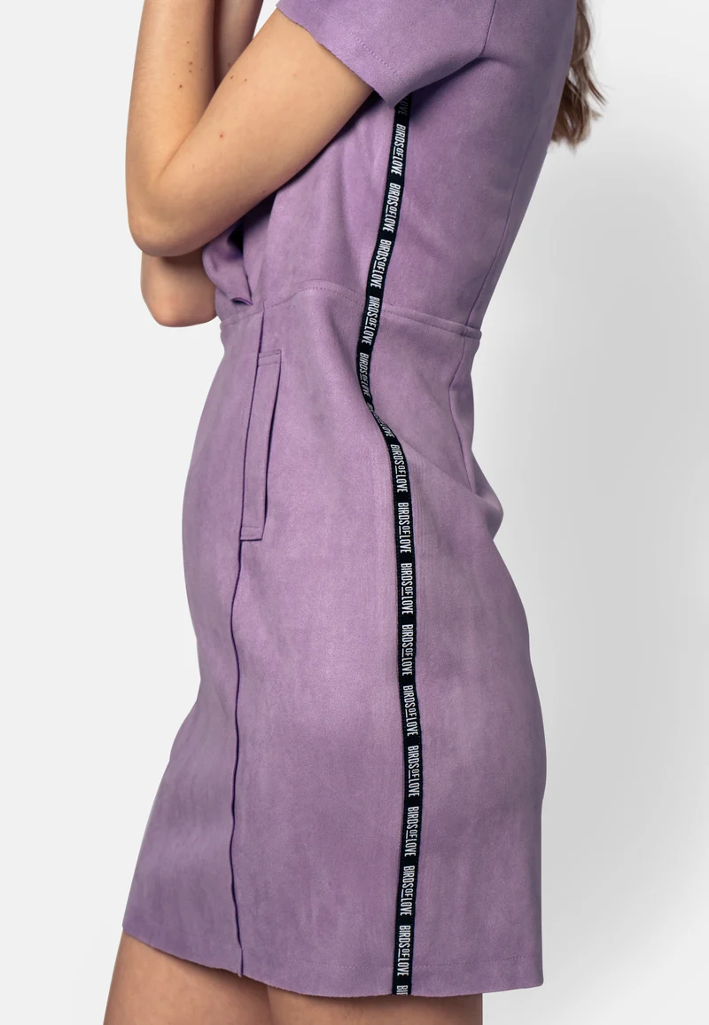 Lavendelfarbenes Minikleid aus veganem Ökoleder