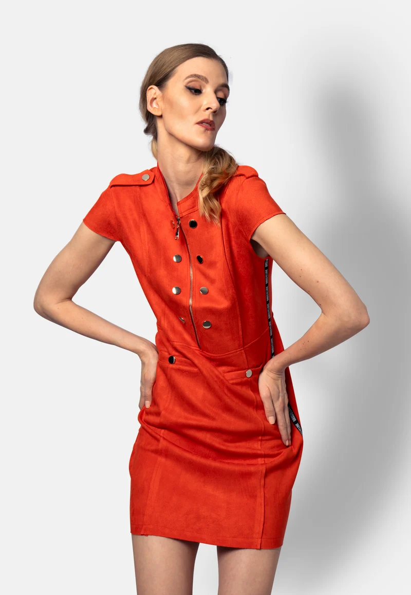 Terrakottafarbenes Minikleid aus veganem Ökoleder