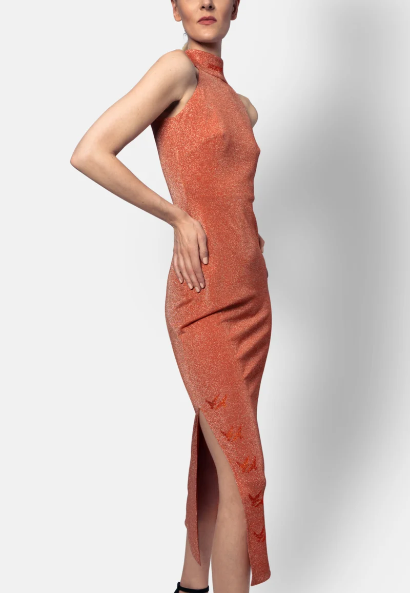 Pfirsichfarbenes Viskose-Jersey-Midikleid