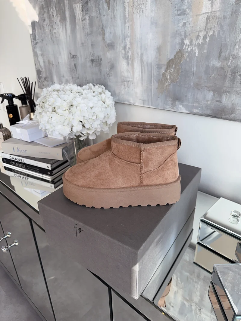 Gefütterte Plateau Boots Nina Camel