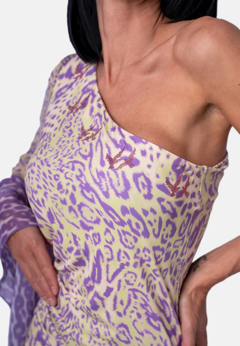 Asymmetrisches One-Shoulder-Kleid mit Statement-Ärmel im Animalprint in Flieder-Beige | Birds of Wild Grace by Birds of Love