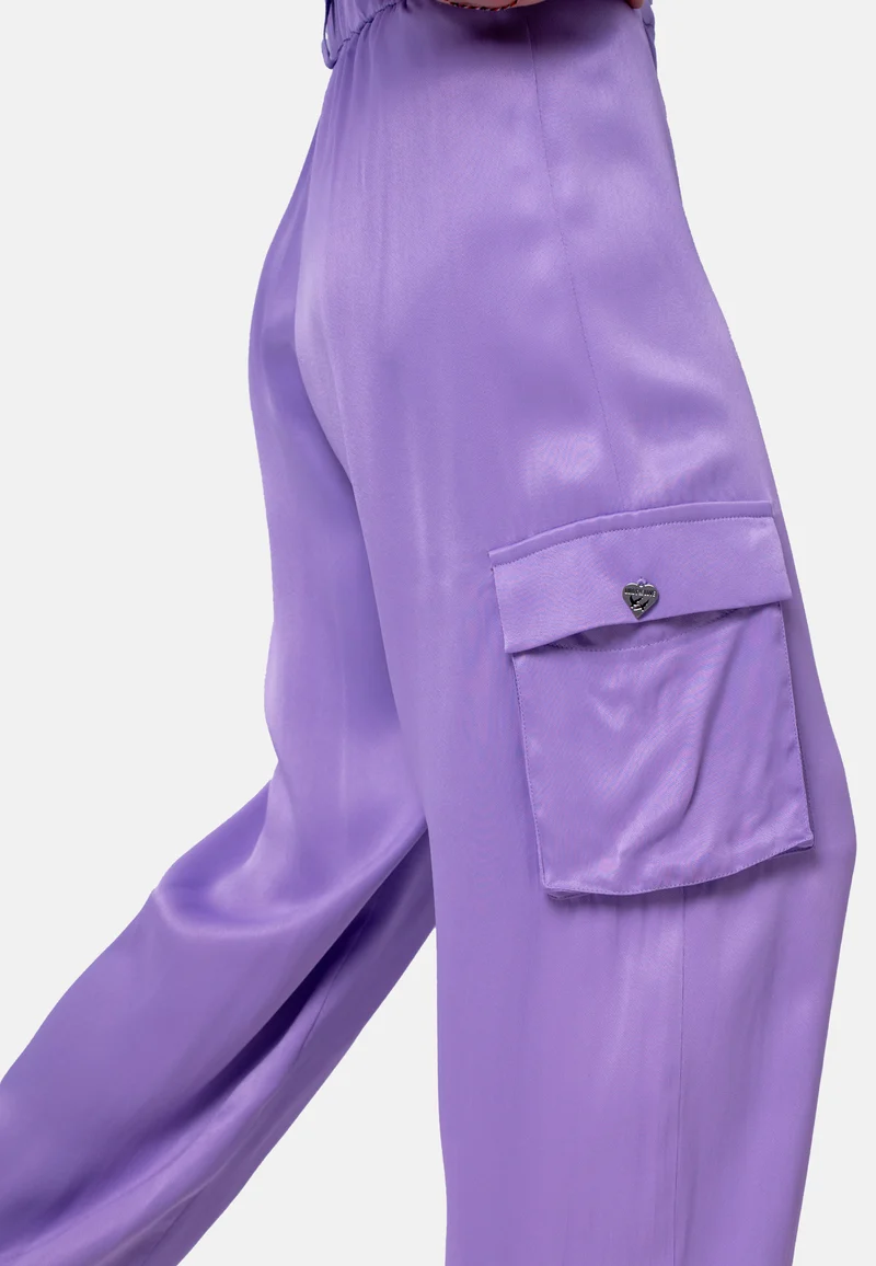 Fließende High-Waist-Hose mit weitem Bein in Flieder | Birds of Wild Grace by Birds of Love
