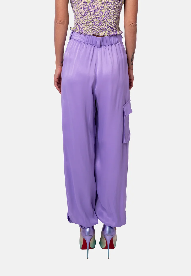 Fließende High-Waist-Hose mit weitem Bein in Flieder | Birds of Wild Grace by Birds of Love