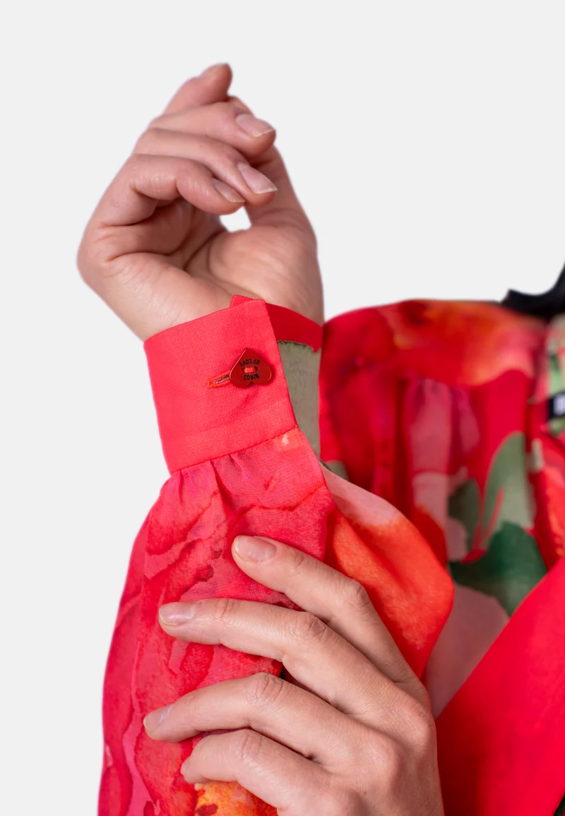 Bluse mit Blumenprint und Bindeschleife in Rot | Jardin by Birds of Love