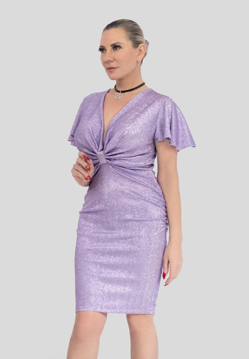 Cocktailkleid in Schimmerndem Lila – Elegantes Wickel-Kleid mit V-Ausschnitt