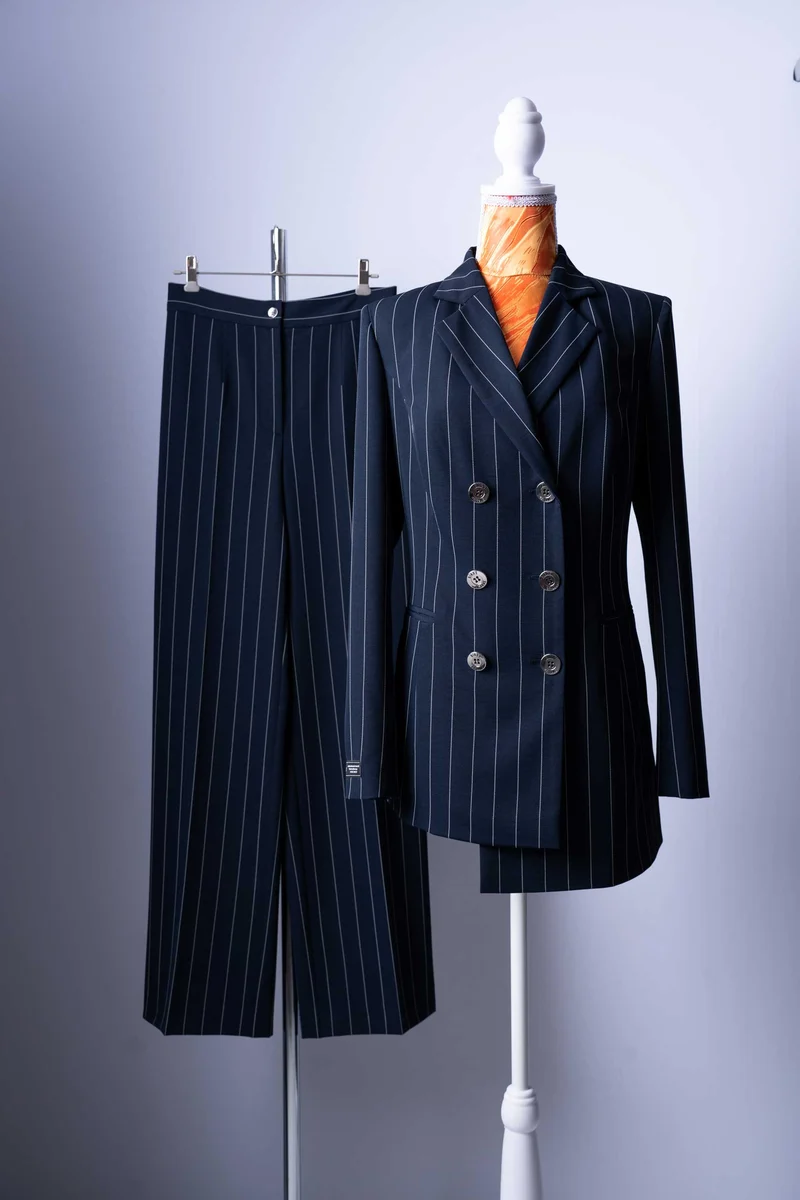 Eleganter Damen-Hosenanzug Nadelstreifen | Doppelreiher-Blazer | Business & Abendmode