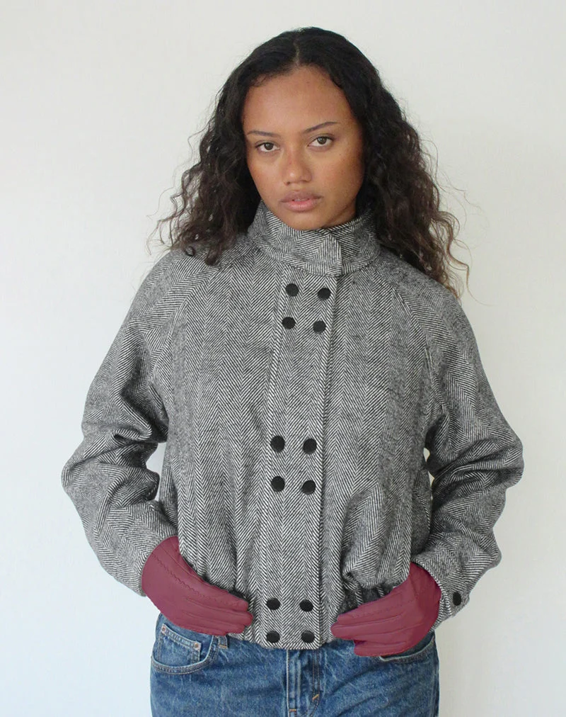 Conrad-Jacke mit hohem Kragen und zwei Knöpfen in Schwarz und Weiß
