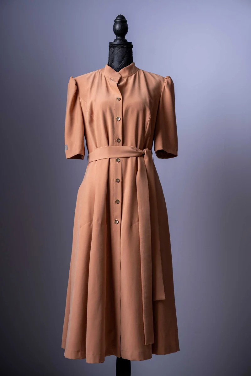 Elegantes Damen-Kleid | Mokka-Farbton | Mit Gürtel & Faltenrock