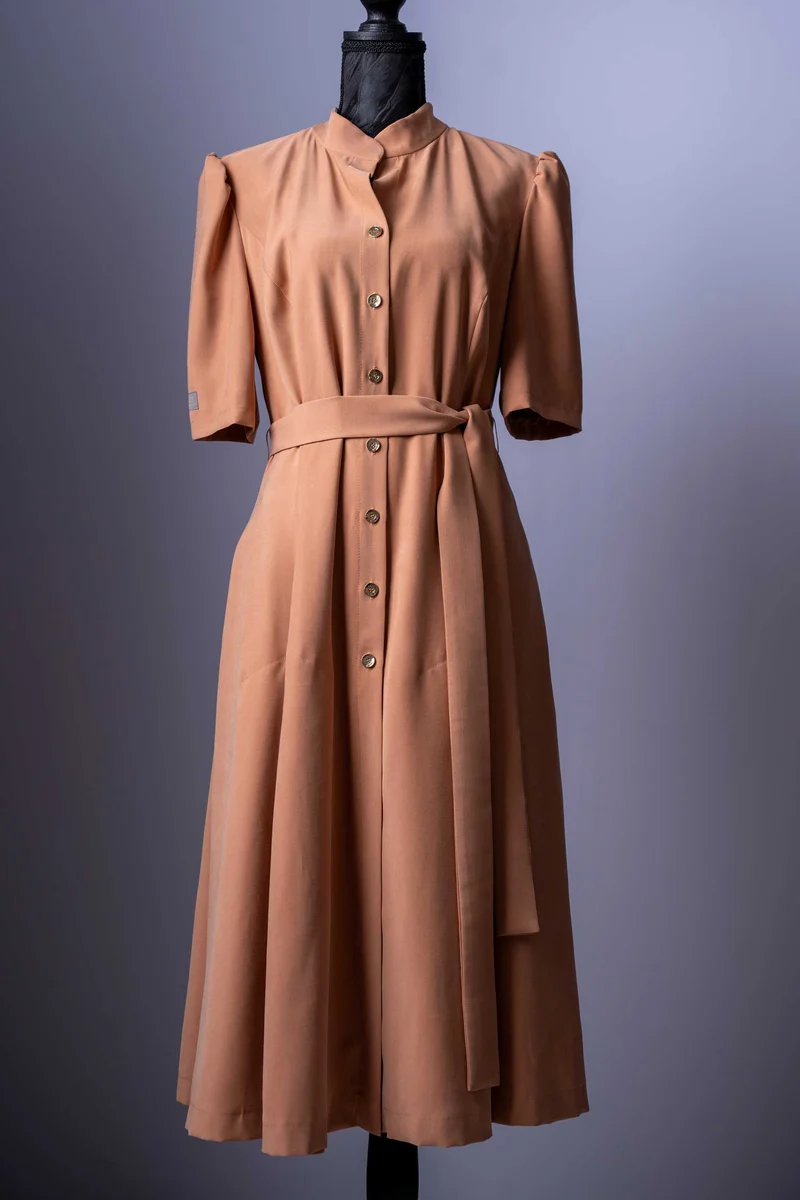 Elegantes Damen-Kleid | Mokka-Farbton | Mit Gürtel & Faltenrock