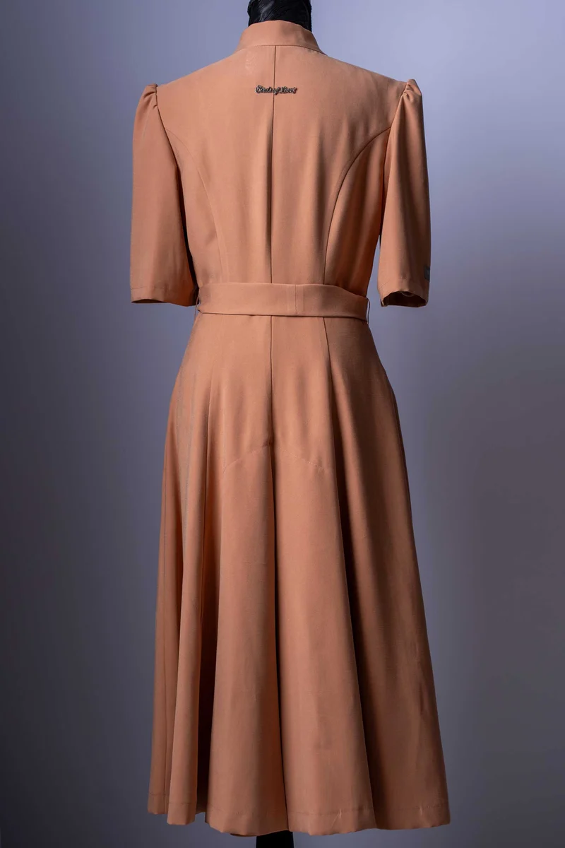 Elegantes Damen-Kleid | Mokka-Farbton | Mit Gürtel & Faltenrock