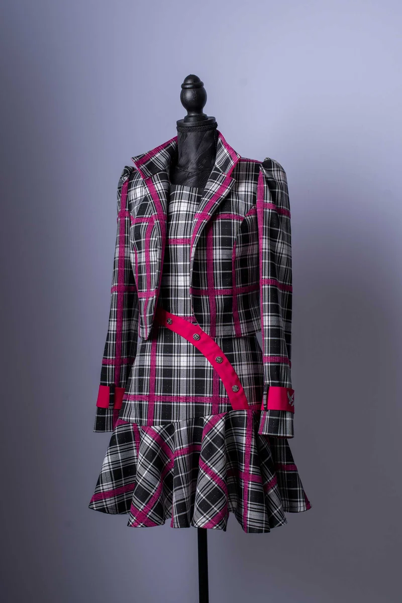 Damen-Outfit 2-Teiler | Karomuster-Kleid & Jacke | Pinke Akzente