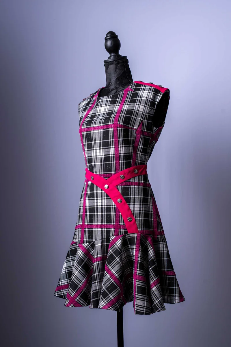 Damen-Outfit 2-Teiler | Karomuster-Kleid & Jacke | Pinke Akzente