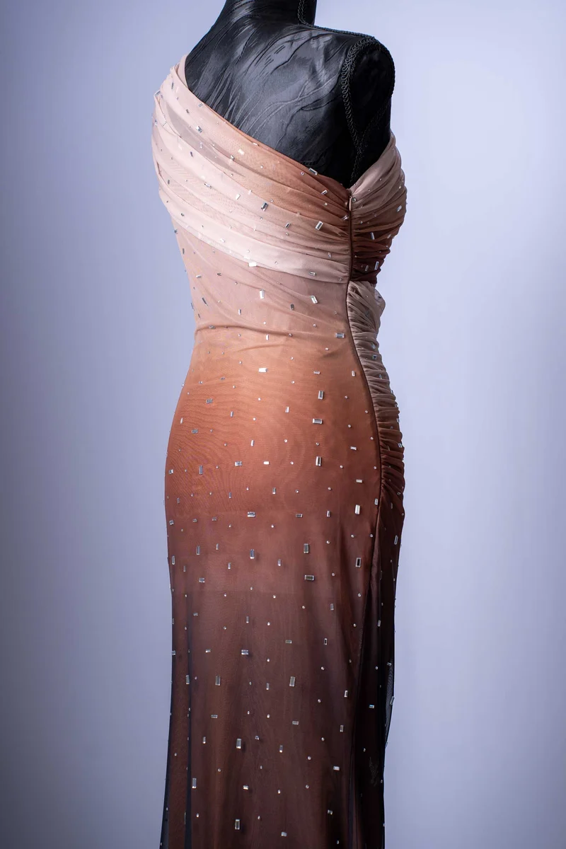 Elegantes Abendkleid | One-Shoulder-Design | Farbverlauf mit Perlenstickerei