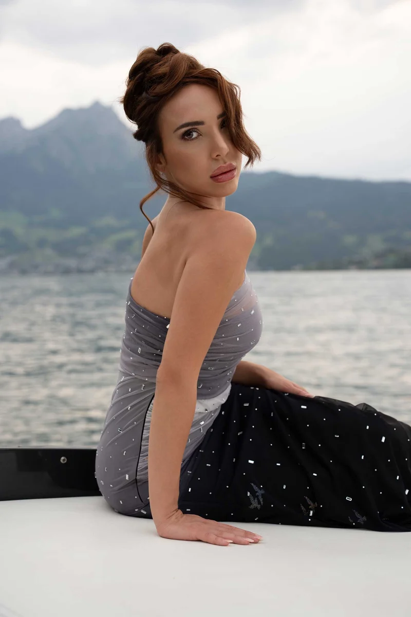 Elegantes Abendkleid | One-Shoulder-Design | Farbverlauf Grau-Schwarz