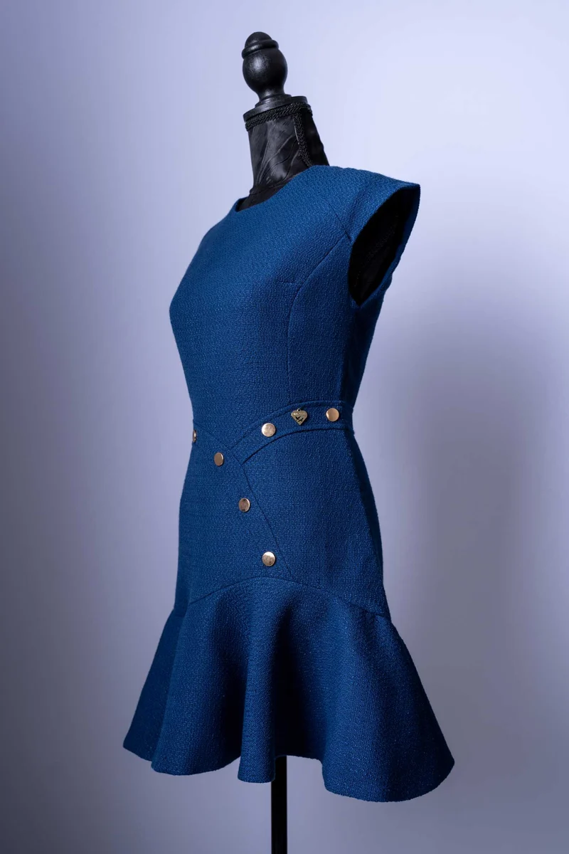 Eleganter Damen-Tweedkleid in Dunkelblau - Figurbetont mit goldenen Knöpfen