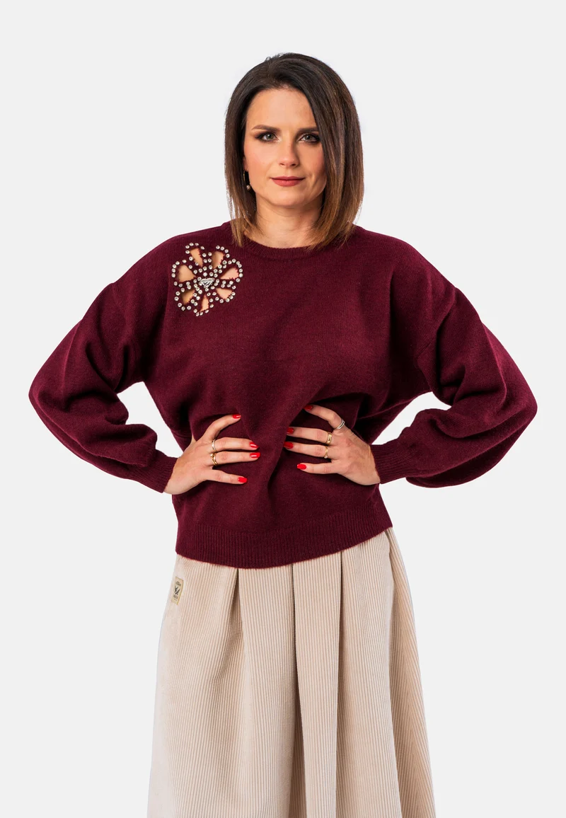 Rundhals-Pullover in Burgund mit Strass-Applikation