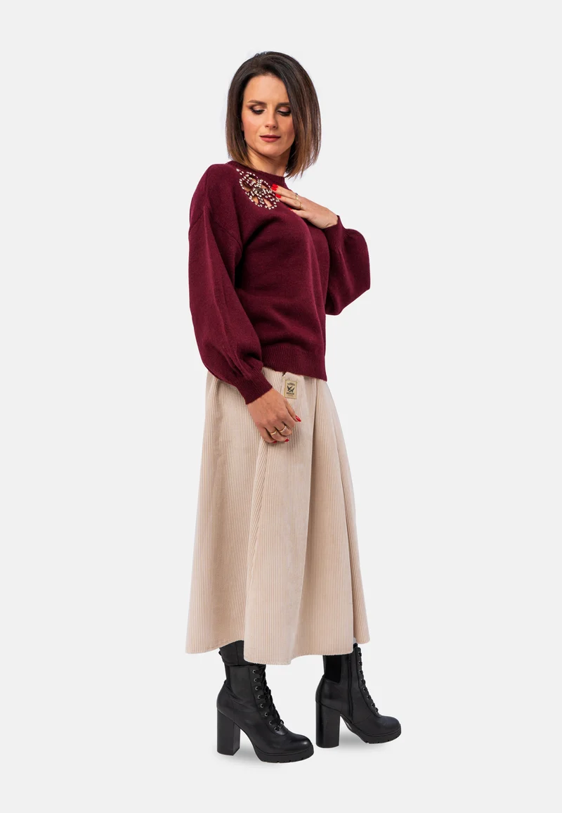 Rundhals-Pullover in Burgund mit Strass-Applikation