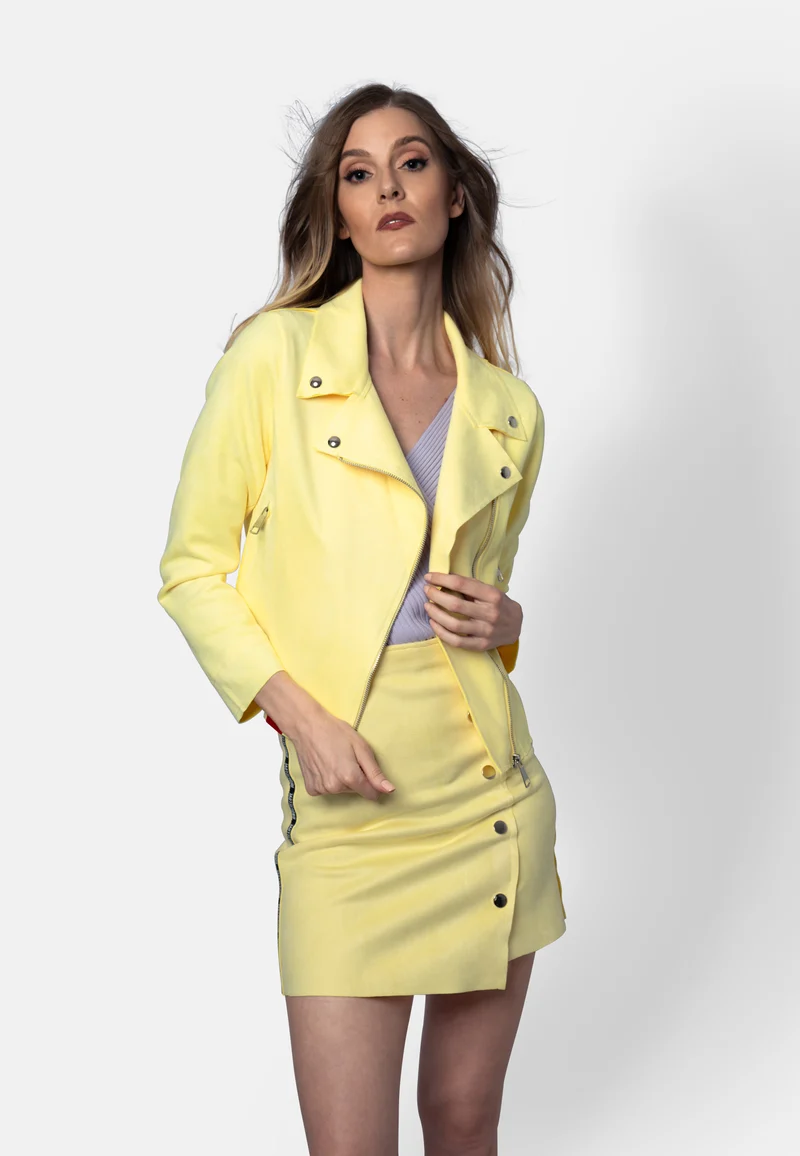 Romy – Kurzjacke aus veganem Wildleder in Sonnengelb