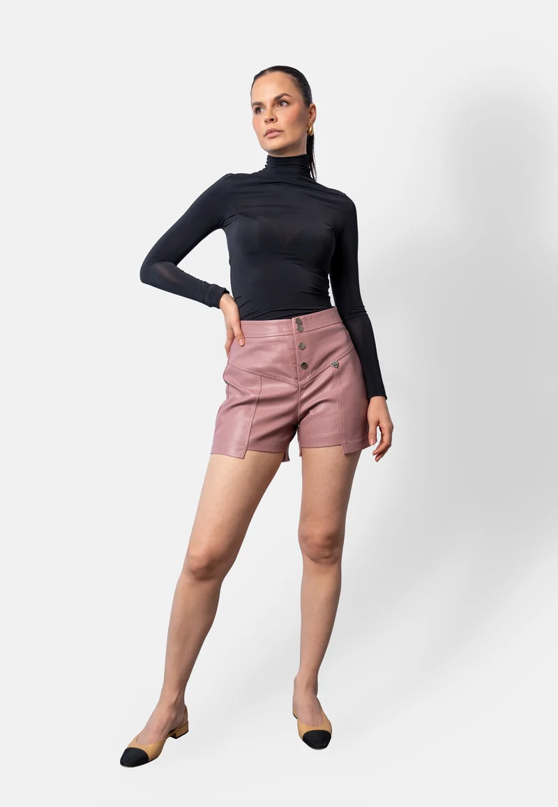 Sanna – vegane High-Waist Shorts aus Leder in pudrigem Rosé – Swiss Made