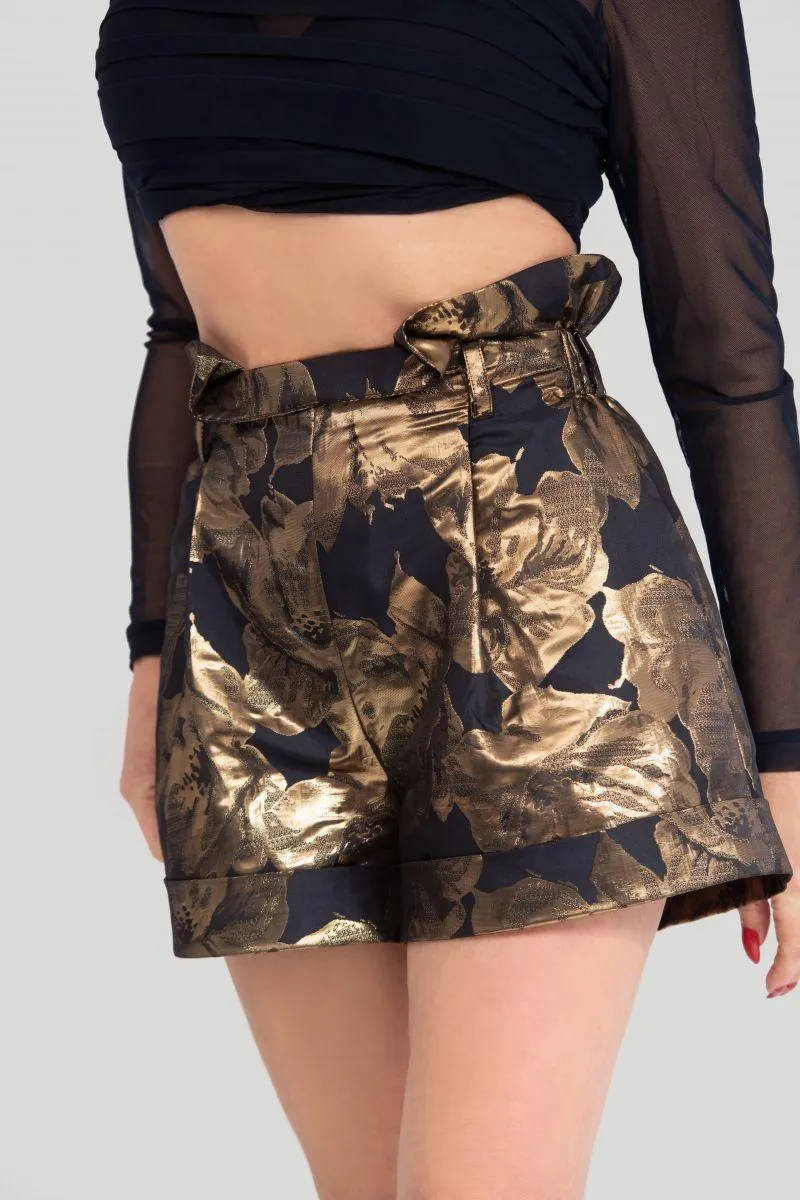 Goldene Samtshorts für Damen | Elegant & luxuriös