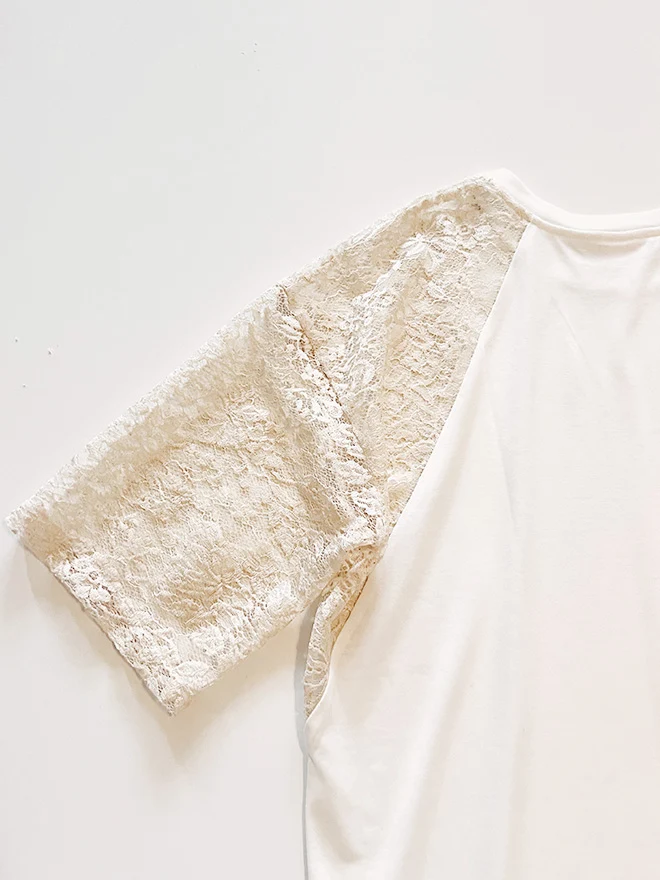 LACEY 2 T-Shirt loose fit - mit Spitze in Ecru
