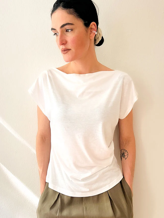 CLAIRE T-Shirt – Soft und feminin in weiß