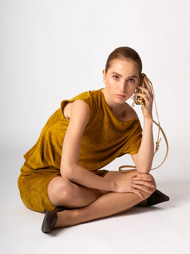 ZOE - lockeres Top aus Haute Couture-Samt in Gold