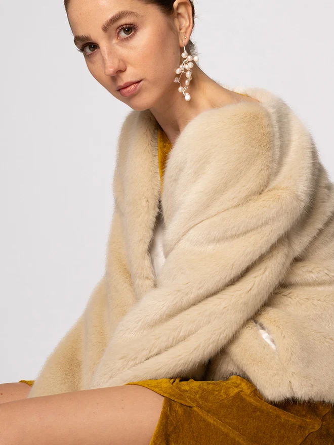 Luxuriöse Fake Fur-Jacke JANNA in beige