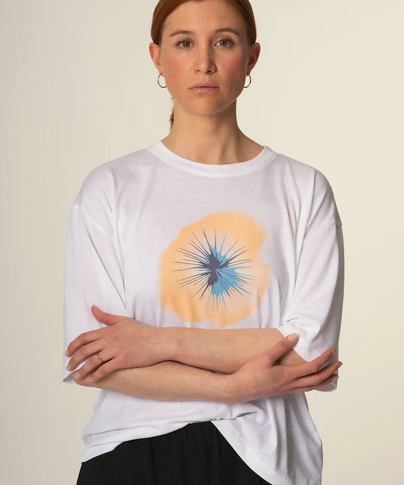EHMI T-Shirt – Loose Fit in Weiß mit Blume