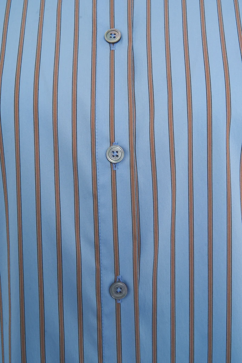 Camicia con fantasia a righe
