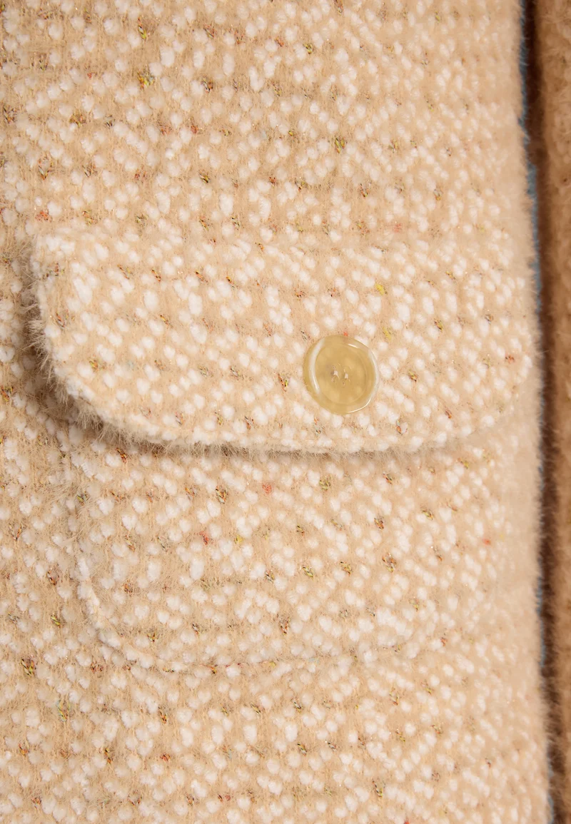 Bouclé-Kurzjacke Enaroraa