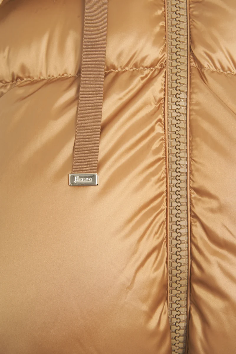 Puffer jacket con bordo in ecopelliccia