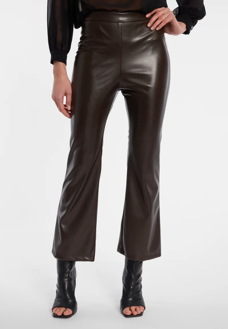 Cropped Flared Hose Elurima