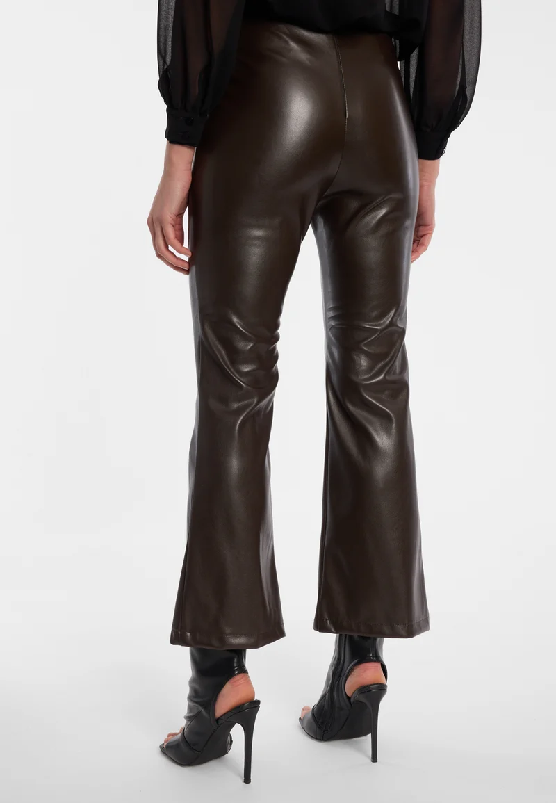 Cropped Flared Hose Elurima