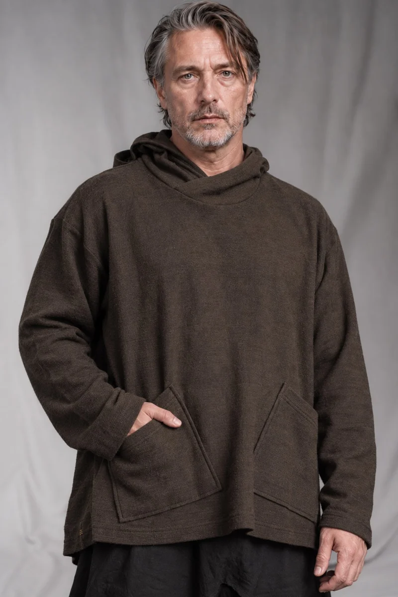 eigensinnig wien | Breed | Avantgardistischer Designer-Strickhoodie aus Wolle in Braun