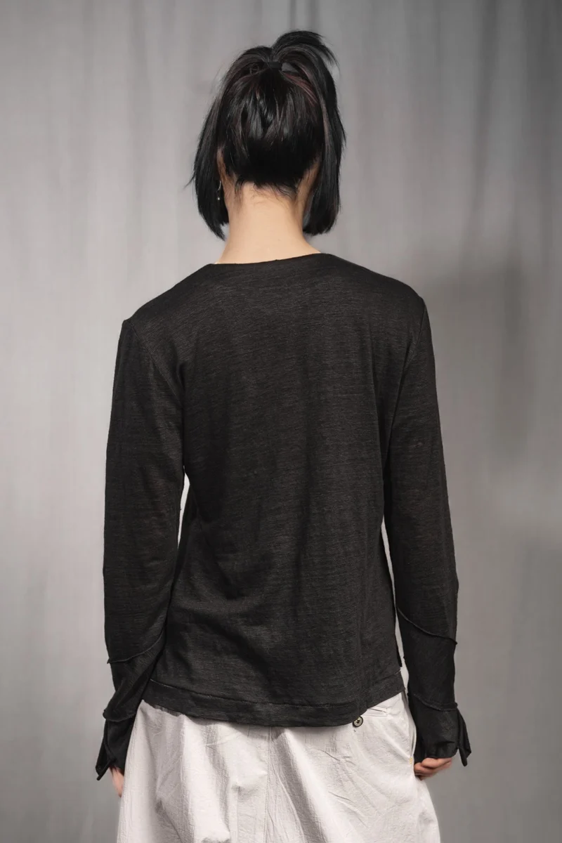 eigensinnig wien | Deitz | Außergewöhnlicher Designer Leinen Pullover für Damen in Schwarz