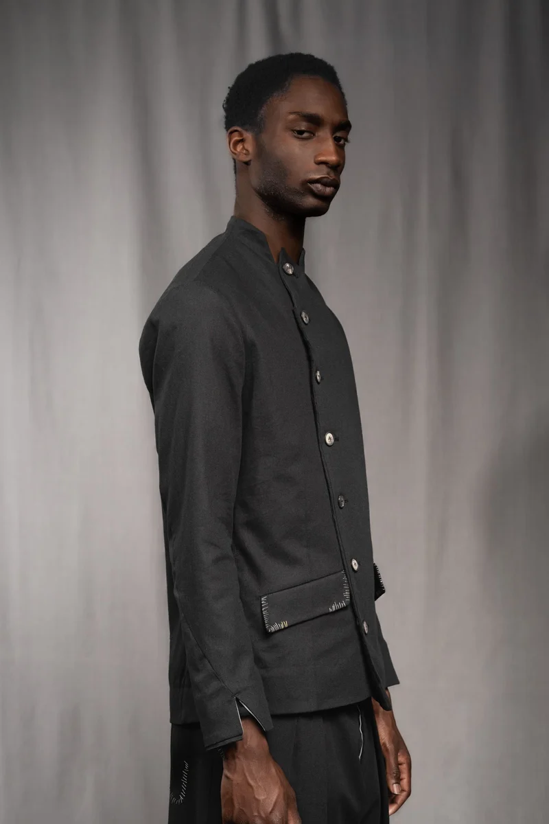 eigensinnig wien | Zweig | Asymmetrisches Herren Designersakko mit Stehkragen aus Baumwolle in Schwarz