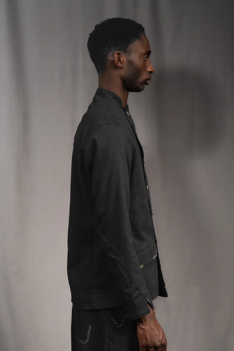 eigensinnig wien | Zweig | Asymmetrisches Herren Designersakko mit Stehkragen aus Baumwolle in Schwarz