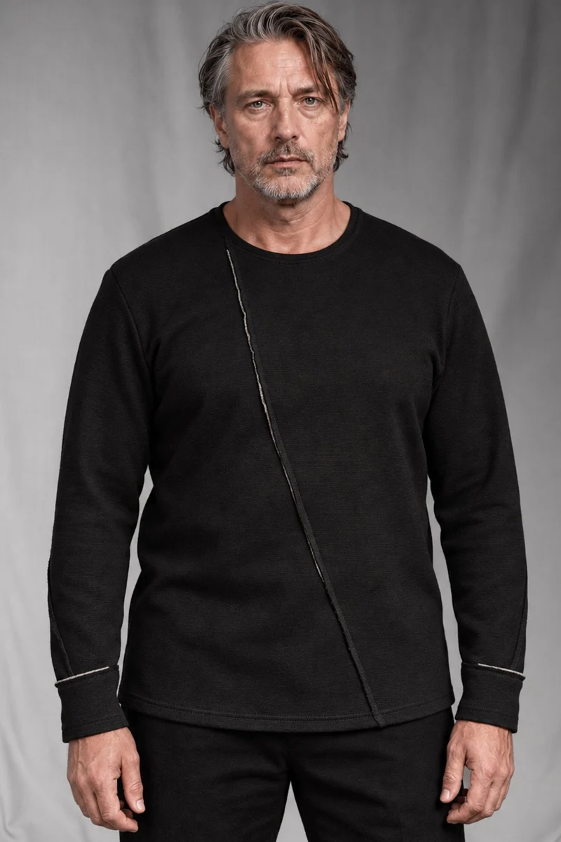 eigensinnig wien | Djadek | Extravaganter schwarzer Designer-Wollpullover mit avantgardistischer Silhouette
