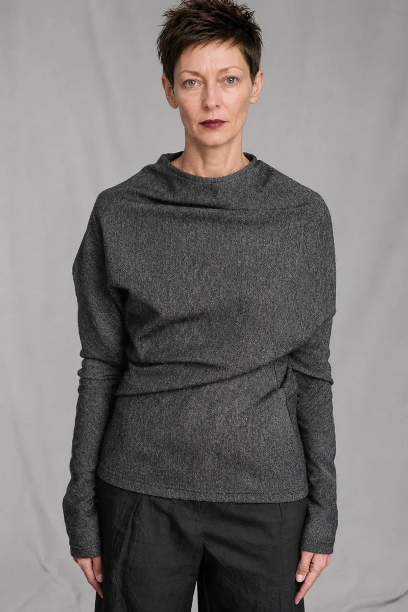 eigensinnig wien | Bridewell | Asymmetrischer Damenpullover aus Wollmix-Jersey
