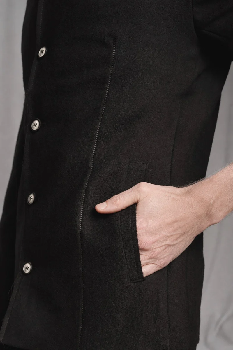 eigensinnig wien | Mises | Schwarzes Designer-Sakko für Herren mit Mao-Kragen aus italienischer Luxuswolle