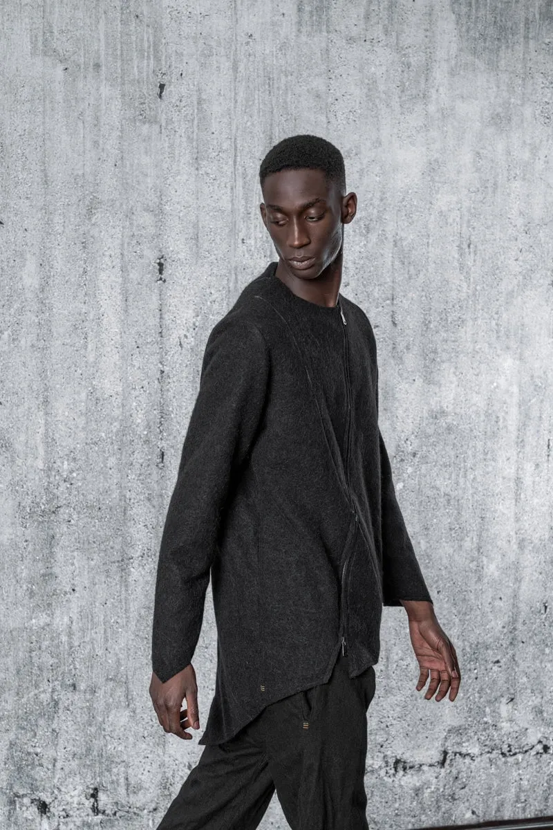 eigensinnig wien | Lavinia | Langer, asymmetrischer Alpaka Pullover mit Zip in Schwarz