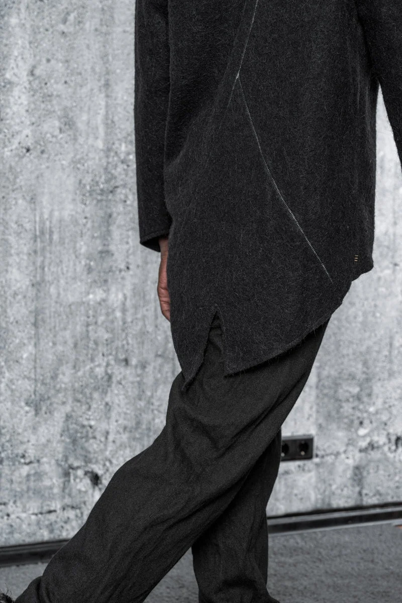 eigensinnig wien | Lavinia | Langer, asymmetrischer Alpaka Pullover mit Zip in Schwarz